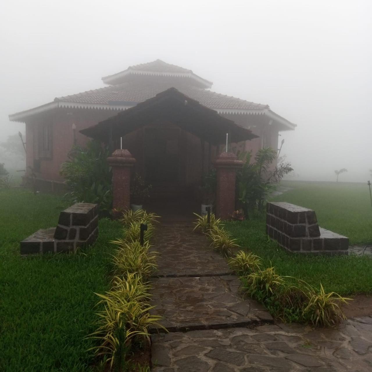 Umbartha Resort Naneghat Ghātghar Exterior foto